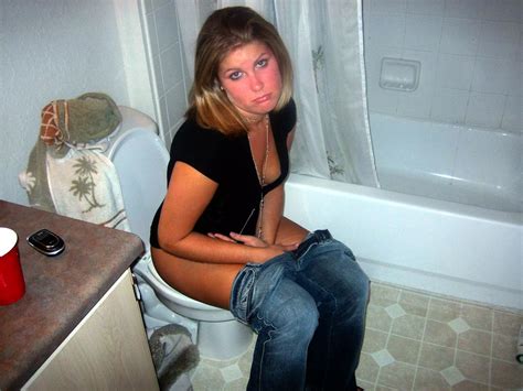 Titles Are Hard Here S A Girl On The Toilet Nudes Girlsonthetoilet