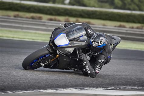 Yamaha yzf r1m bike is now available in india. Yamaha unveils new 2020 R1 and R1M - Cycle Canada