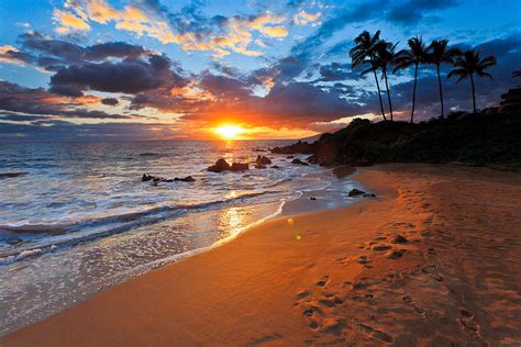Sunset In Wailea Maui Hawaii By Rob Decamp