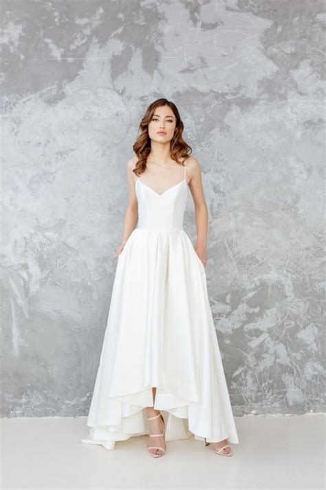 Featuring items from over 50 manufacturers, including wedding gowns, prom/formal wear, and plus sizes. 12 Beautiful Etsy Wedding Dresses with Pockets | Emmaline ...