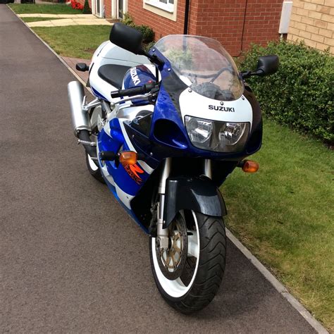 Modern Classic Suzuki Gsx R750 Srad Bemoto