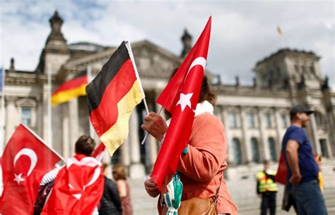 Turkish community in Germany file charges over AfD 'camel drivers' slur | Daily Sabah