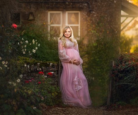 Pregnancy Photoshoot Of Karla In The Stunning British Countryside But