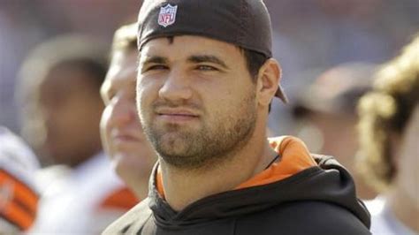 Peyton Hillis Cant Get On The Field Cant Sweet Talk The Ladies And