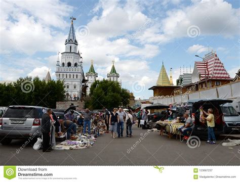 Flea Market At The Vernissage In Izmailovo Kremlin In Moscow Editorial