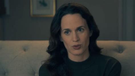 The Pull Of Shirley Crain Elizabeth Reaser In The Haunting Of Hill House S01e02 Spotern