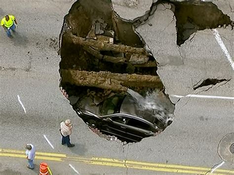 Woman Rescued From Her Car In A Sinkhole In Toledo Ohio Boron Extrication