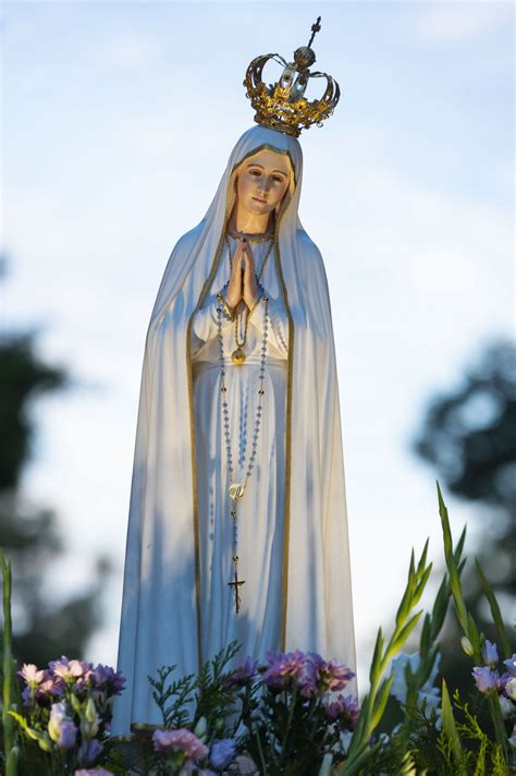 Nossa senhora de fátima, formally known as our lady of the holy rosary of fátima, european portuguese: Imagen peregrina de la Virgen de Fátima por Álvaro García ...