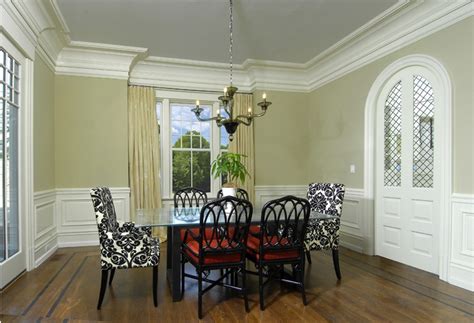 When you're considering how best to add trim to any room, don't just think ceilings and floors. 20 best Dining room ideas images on Pinterest | Crown ...