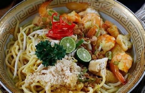 Udang sangat baik untuk dikonsumsi karna seafood satu ini telah teruji secara klinis dan banyak sekali kandungan yang terdapat didalamnya salah satunya yaitu berupa kandungan gizi yang tinggi. Resep Cara Membuat Soto Mie Udang Khas Lampung - Resep Masakan