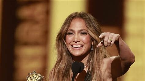 Jennifer Lopez Geeft Emotionele Speech Bij Ontvangst Mtv Generation