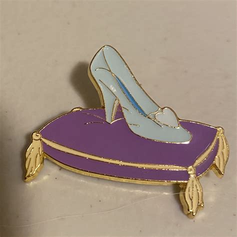 45511 Cinderella Glass Slipper Cinderella Loungefly Disney Pin