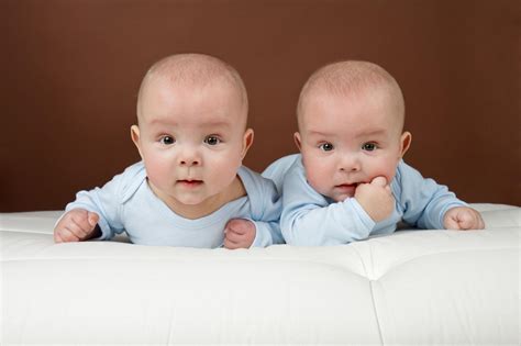 Put simply, fraternal twins are two babies that grew beside one another in the womb and were born on the same i really want twins i dont have a trouble getting pregnant and my heart goes out to people who how long should take folic acid for getting chance of twins???? 1 in every 30 babies born in U.S. a twin - Parent to Parent
