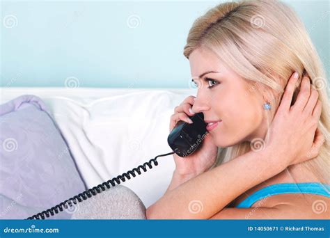 Vrouw Op De Telefoon Stock Afbeelding Image Of Bedrijf 14050671
