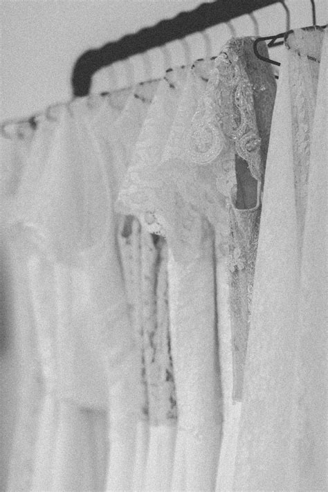 Sie sollten sich frühzeitig um ihr traumkleid (brautkleid im hochzeitslexikon) kümmern. Light & Lace Bridal Couture | Brautmode, Lace bridal ...