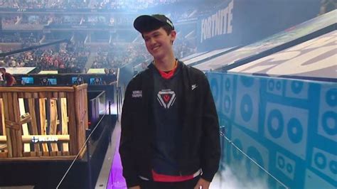 16 Year Old Bugha Wins Fortnite World Cup Takes Home 3 Million Wingg