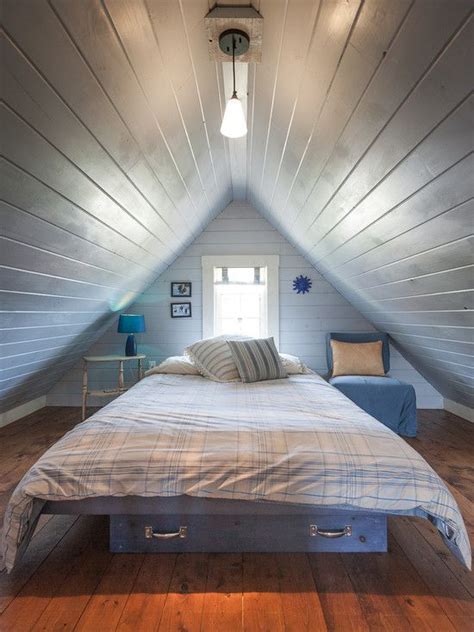 The triangular ceiling gives you a certain ambiance that you need to embrace to create an extraordinary bedroom. Attic Design, Captivating Decoration For Attic Of A House ...