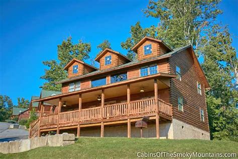 At bear camp cabin rentals we recognize our visitors love for their pets, and we want to prove it by offering the best in smoky mountain, gatlinburg, and pigeon forge cabin rental accommodations. Pigeon Forge Cabin - Hawk's Nest - 6 Bedroom - Sleeps 18 ...