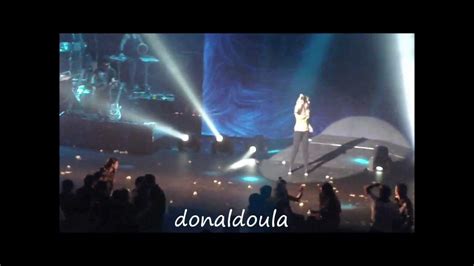 Η άννα βίσση είχε προγραμματισμένη συναυλία στου παπάγου και το «παρών» έδωσαν μεταξύ άλλων, η κόρη της σοφία καρβέλα και ο θανάσης πανουργιάς μαζί με τα δύο παιδιά τους. Άννα Βίσση - Λαϊκό πρόγραμμα Αθηνών Αρένα Face2Face - YouTube