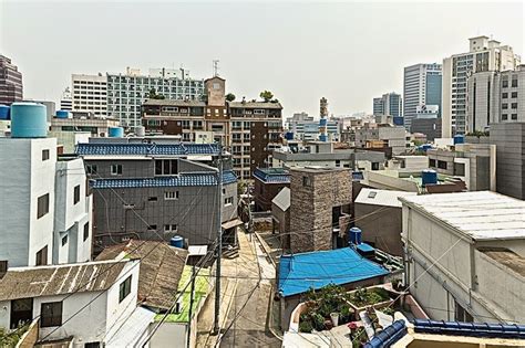 Younghan Chung Builds Five Homes On Tiny Plot In Korea