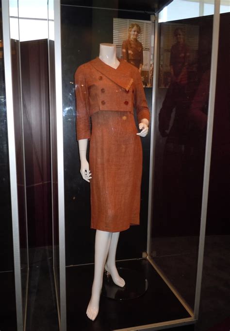 Эмма стоун, виола дэвис, брайс даллас ховард и др. Hollywood Movie Costumes and Props: Outfits worn by Emma ...