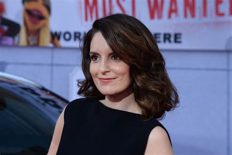 Tina Fey Strips Down For Last Appearance On David Letterman Upi Com