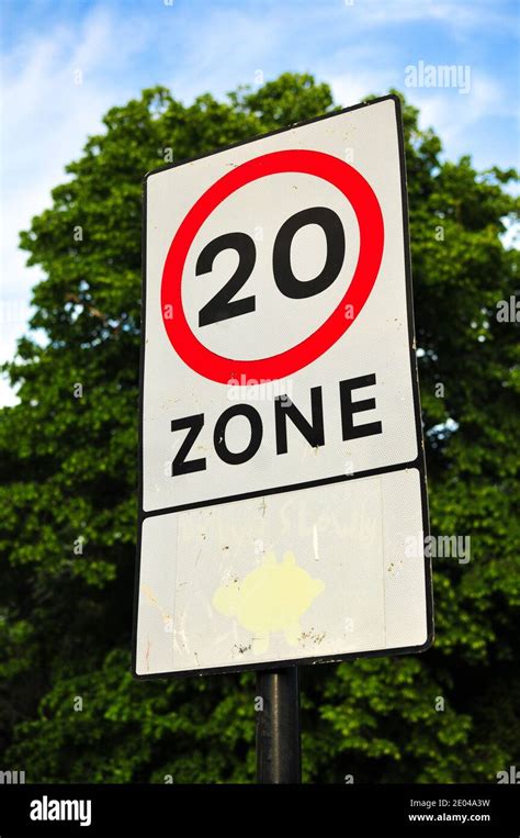 20 Mph Mile Per Hour Road Sign England Uk Stock Photo Alamy