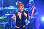 Hayley Williams Pauses Concert to Stop Fight | POPSUGAR Entertainment UK