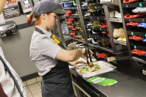 Mcdonald S Workers Reveal Secrets Of What It S Like To Work At Fast Food Chain Fast Food