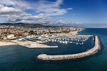 Premià de Mar se abre al mar con un gran bulevard comercial en el puerto