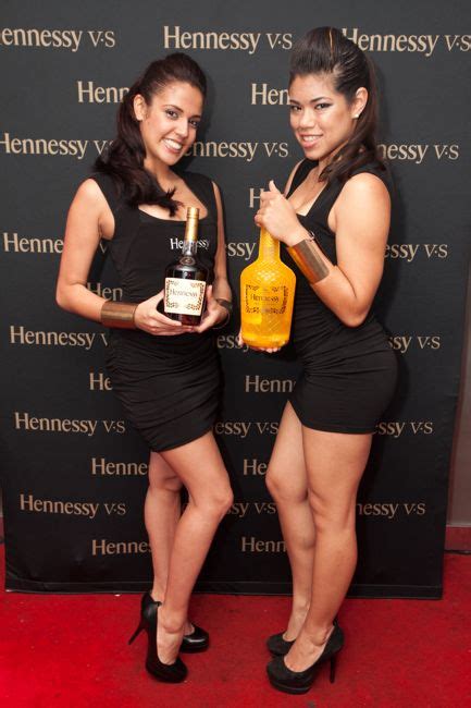 Kevin Hart Parties It Up With Hennessy Vs Exclusive Access