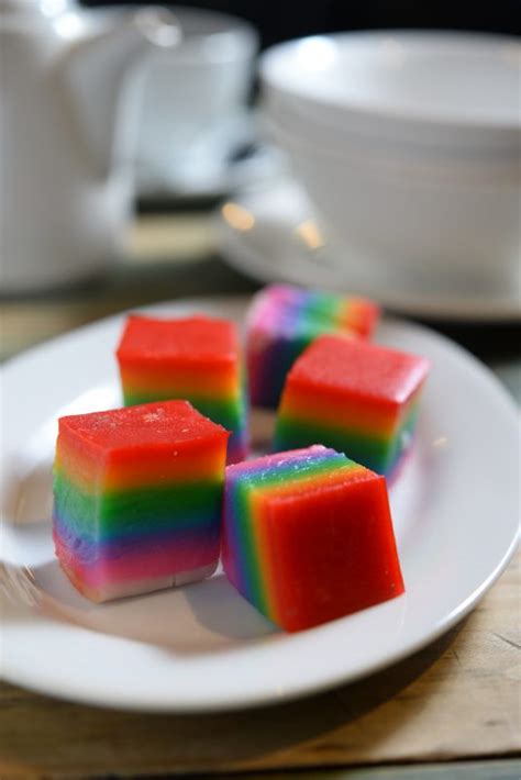 Tepung beras tidak sama dengan pati beras yang dibuat dengan merendam beras dalam larutan alkali. 4 Kuih Tempatan Dari Tepung Beras Kekal 'Favorite' Zaman ...