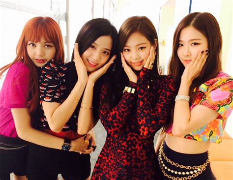 Mensaje de jennie por el cumpleaños de lisa de blackpink. BLACKPINK // Lisa-Jisoo-Jennie-Rosé (com imagens) | Jennie ...