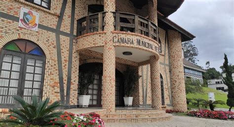 Se os votos de aprovação suficientes são dados, a sugestão é implementada no servidor caso contrário não. Confira votação dos candidatos a vereador em Brusque