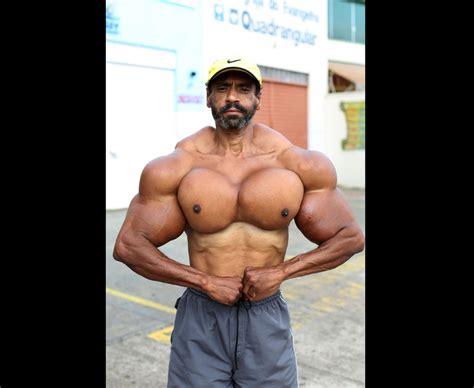 The Incredible Bulk Bodybuilder Risks His Life By Injecting Oil Into