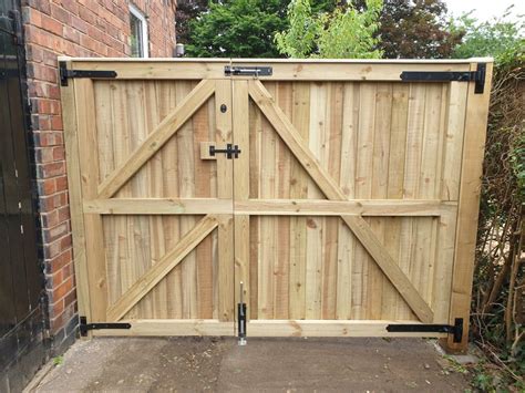 Lay the gate flat on the ground on something soft. 13 DIY Driveway Gates-How To Build A Driveway Gate - Home ...