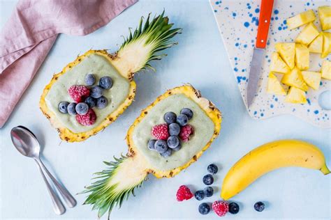 These Beautiful Tropical Smoothie Bowls With Spirulina Are SO Creative