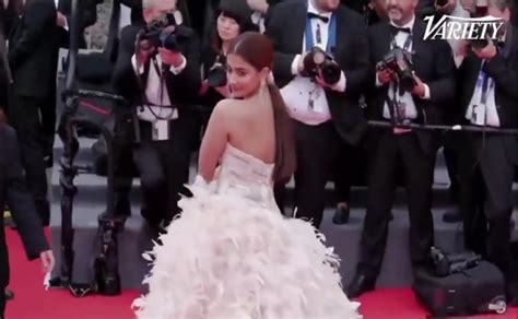 Pooja Hegde Sexy Scene In Pooja Hegde Hot Look At The Annual Cannes