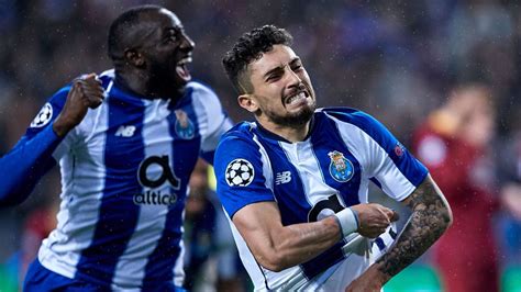 Fc porto live score (and video online live stream*), team roster with season schedule and results. FC Porto vs. AS Roma - Football Match Report - March 6 ...