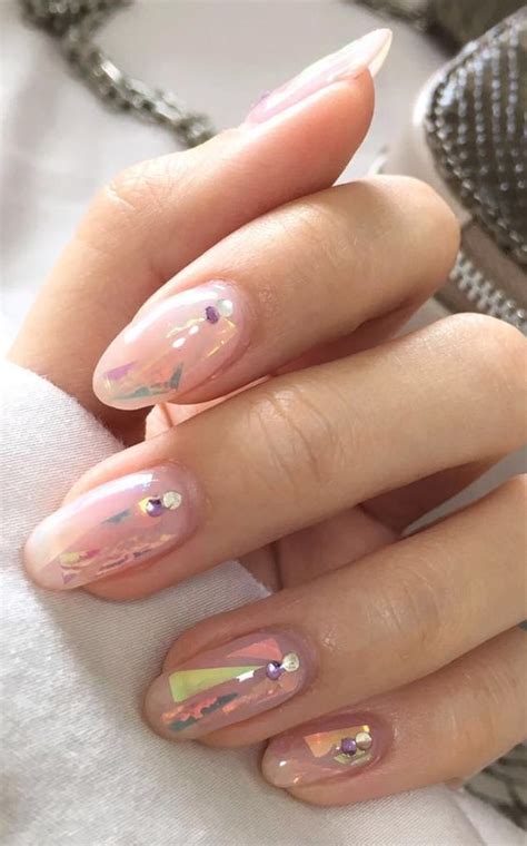 Holographic And Iridescent Nail Designs That Gives You A Magical