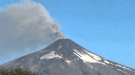 From here, a lift can carry you up to about 1600 meters for 3000 pesos, or. VOLCAN VILLARRICA OVNI- 22-03-2015-CARLA ABURTO - YouTube