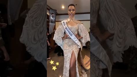 Miss Universe 2019 Zozibini Tunzi Wearing A Beautiful Kebaya Youtube