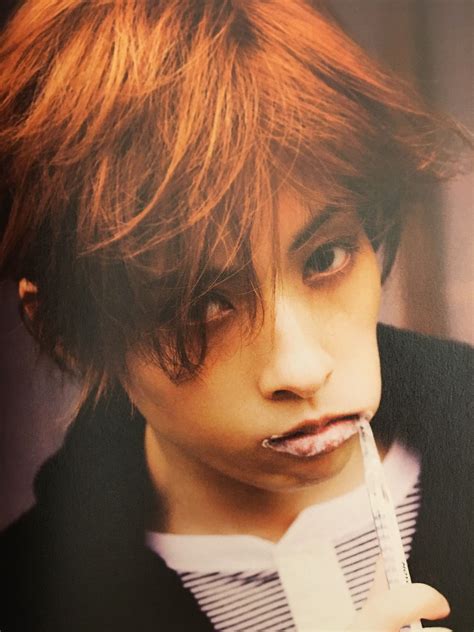 《明日方舟》是由 yostar 發行的一款塔防類rpg手遊。 【世界觀】 大地被起因不明的天災四處肆虐，經由天災席捲過的土地上出現了大量的神秘礦物——「源石」。 依賴於技術的進步，源石蘊含的能量投入工業後使得文明順利邁入現代，與此同時，源石本身也催生出. 「明日海りお」おしゃれまとめの人気アイデア｜Pinterest ｜えり ...