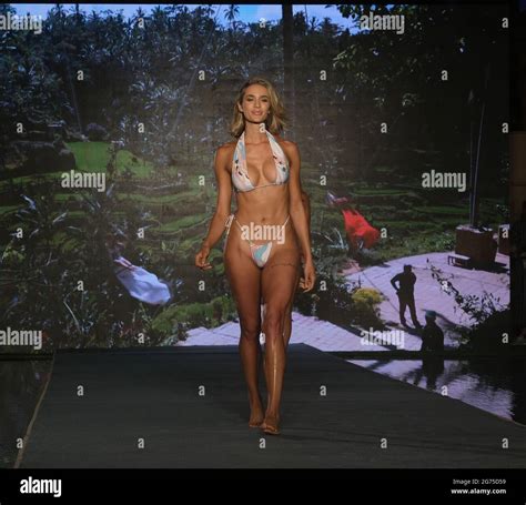 Sports Illustrated Model Allie Ayers Walks In The Runway Show