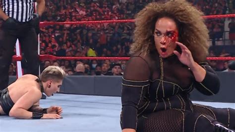 Nia Jax Suffers Bad Cut During Tonights Wwe Raw Jax Shayna Baszler