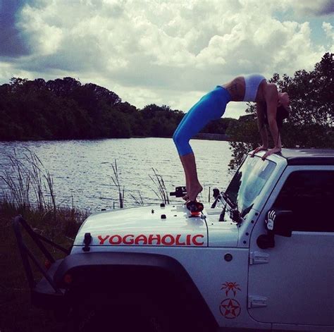 Hot Yoga Girl Combines Stretching With Jeeps And It’s Inspiring Autoevolution