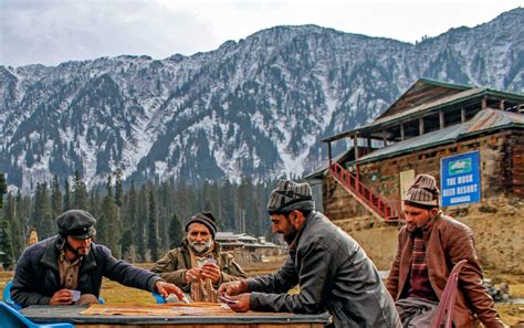 Azad Kashmiris Playing Cards In Arang Kel Azad Kashmir Rexplorepakistan
