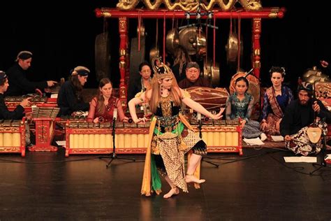 Sdsus Gamelan Ensemble Celebrates Javanese Culture The Daily Aztec