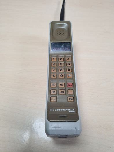 Motorola Dynatac 8000s Brick Mobile Phone 1985 Vintage Collectors Item