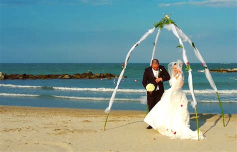 Proposte per un matrimonio sulla spiaggia da favola. Matrimonio in Spiaggia a Rimini - Bagno 10 Vatikaki